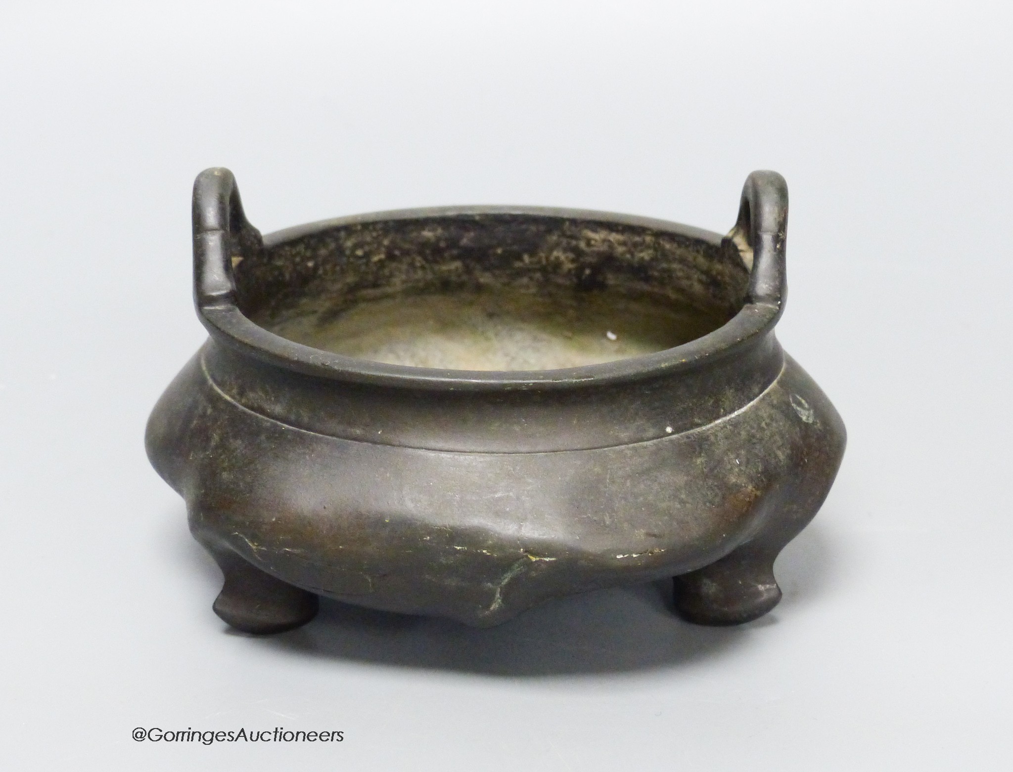 A Chinese bronze censer, Xuande mark, Qing dynasty, 13cm diameter